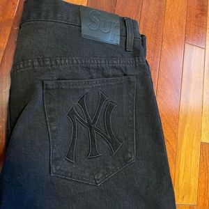 Supreme jeans